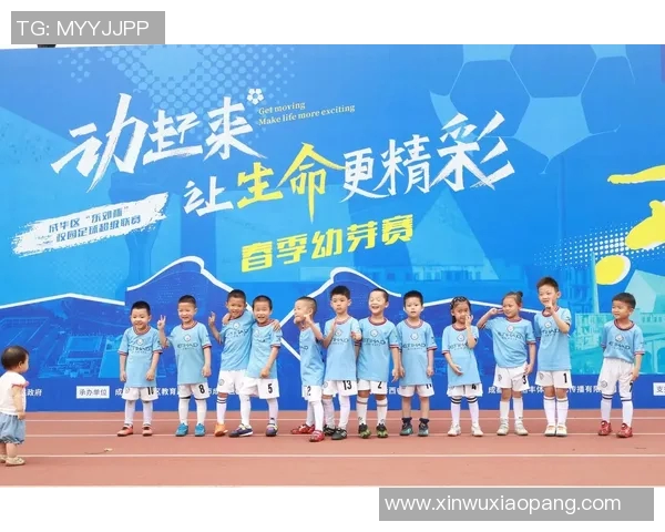 上海足球队灵活性变革引发热议探索新战术与团队协作的未来发展 上海足球队灵活性变革引发热议探索新战术与团队协作的未来发展